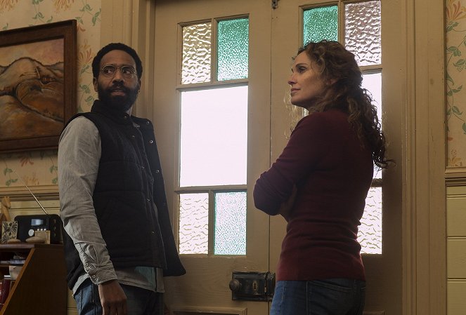 The Leftovers - Certified - Photos - Kevin Carroll, Amy Brenneman