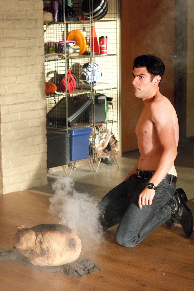 New Girl - Thanksgiving - Photos - Max Greenfield