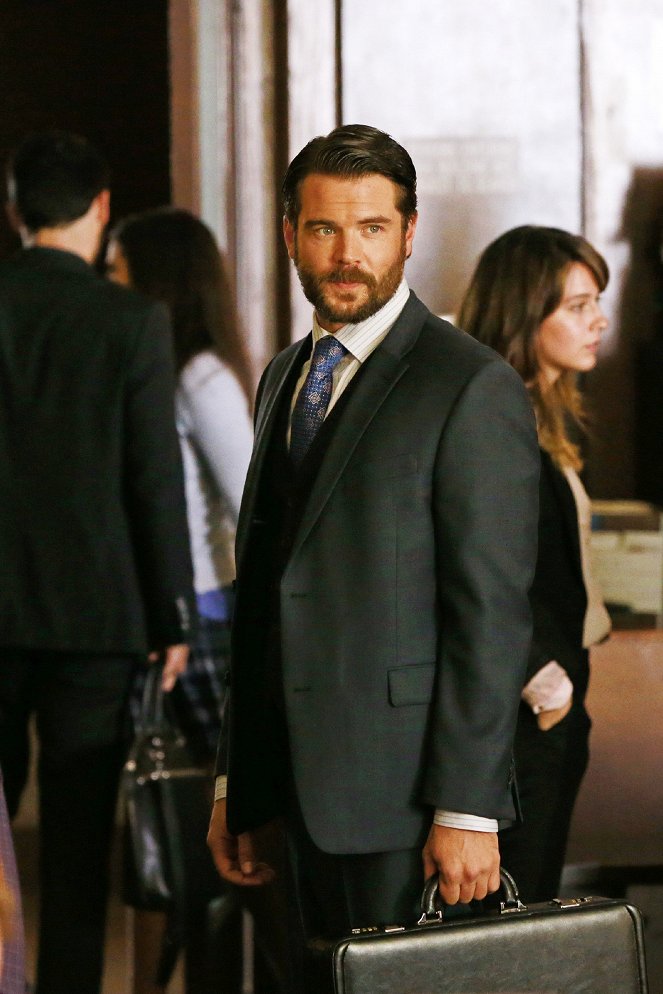 How to Get Away with Murder - Let's Get to Scooping - Photos - Charlie Weber