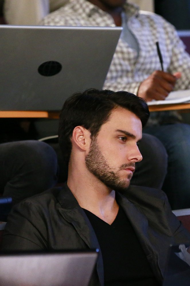 How to Get Away with Murder - Let's Get to Scooping - Photos - Jack Falahee