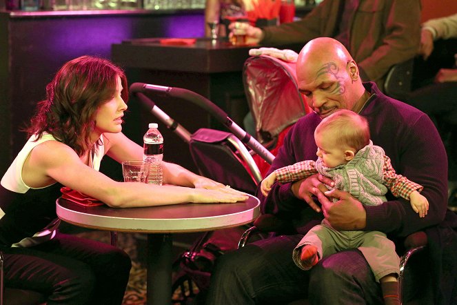 How I Met Your Mother - Bad Crazy - Photos - Cobie Smulders, Mike Tyson