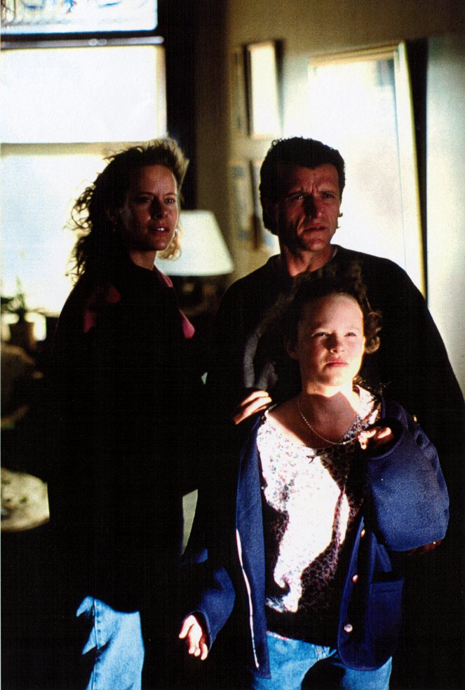 The Outer Limits - The Choice - Photos - Sandra Nelson, Page Fletcher, Thora Birch