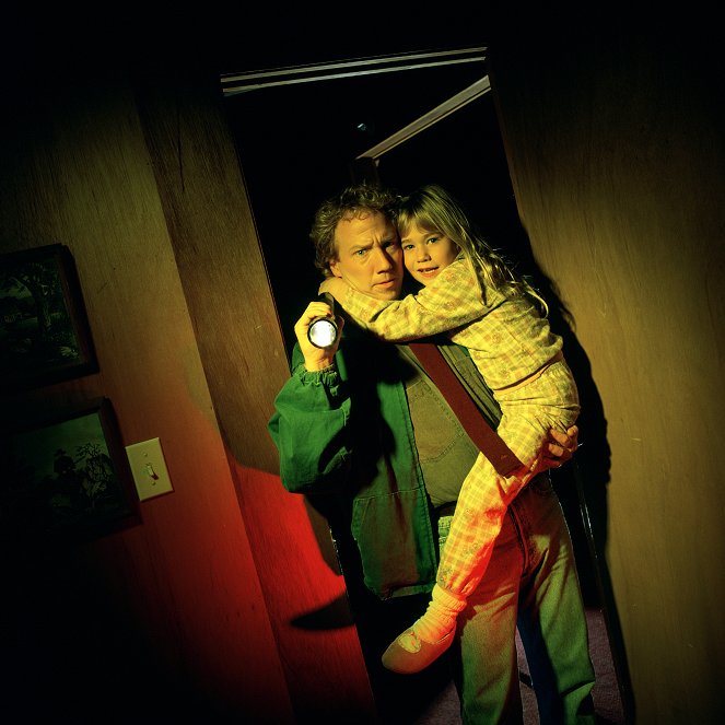 Po tamtej stronie - Under the Bed - Z filmu - Timothy Busfield, Colleen Rennison