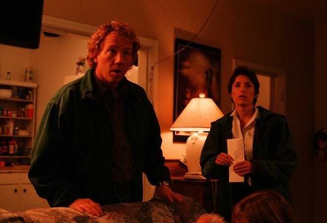 The Outer Limits - Under the Bed - Photos - Timothy Busfield, Barbara Williams