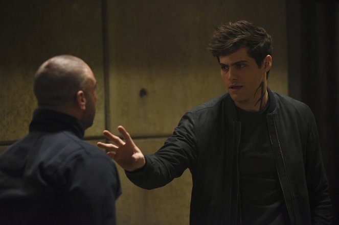 Shadowhunters: The Mortal Instruments - You Are Not Your Own - Photos - Matthew Daddario