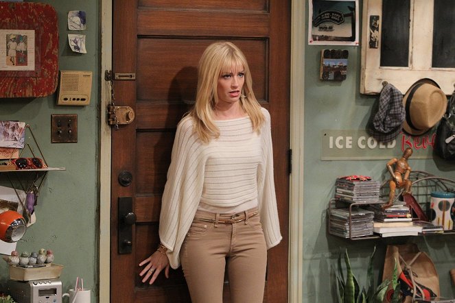 2 Broke Girls - And The Spring Break - Photos - Beth Behrs