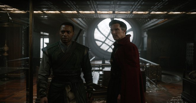 Doktor Strange - Z filmu - Chiwetel Ejiofor, Benedict Cumberbatch