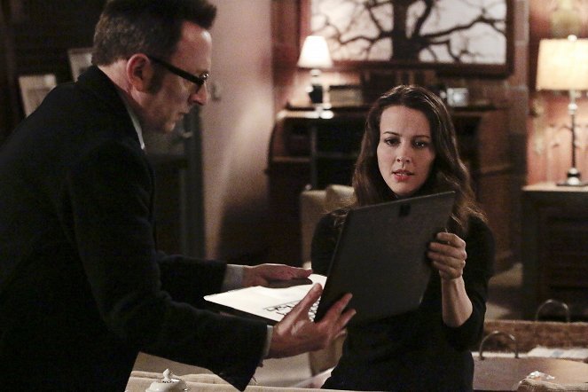 Person of Interest - Search and Destroy - Photos - Michael Emerson, Amy Acker