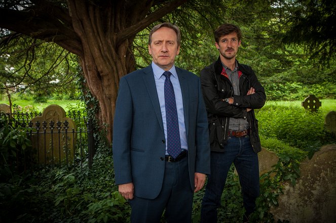A Midsomer gyilkosságok - Season 17 - Varázslatos gyilkosság - Promóció fotók - Neil Dudgeon, Gwilym Lee