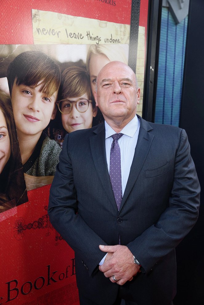The Book of Henry - Tapahtumista - Dean Norris