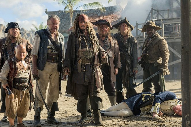 Piratas del Caribe: La Venganza de Salazar - De la película - Stephen Graham, Martin Klebba, Kevin McNally, Johnny Depp