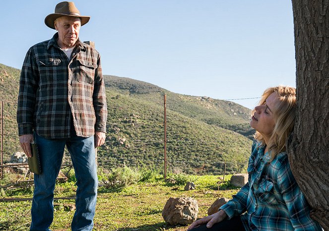 Fear the Walking Dead - The New Frontier - Photos - Dayton Callie, Kim Dickens