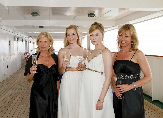 Das Traumschiff - Singapur/Bintan - Van film - Sabine Postel, Kim-Sarah Brandts, Johanna-Christine Gehlen, Katharina Abt