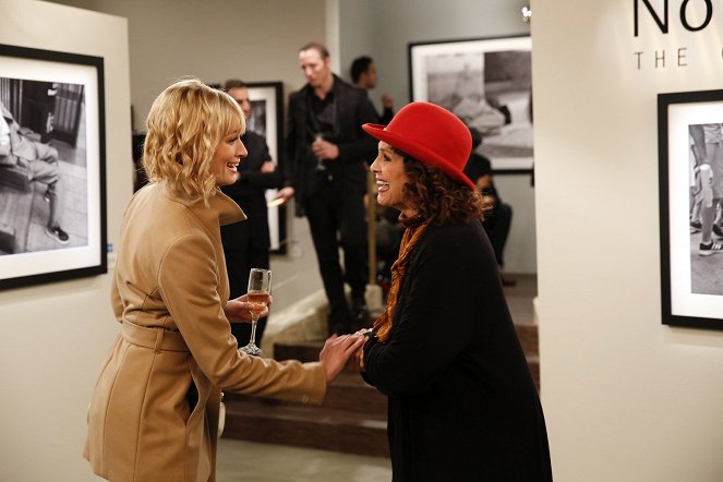 2 Broke Girls - And the Great Unwashed - Photos - Beth Behrs, Valerie Harper