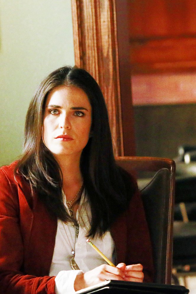 How to Get Away with Murder - Season 1 - We're Not Friends - Van film - Karla Souza