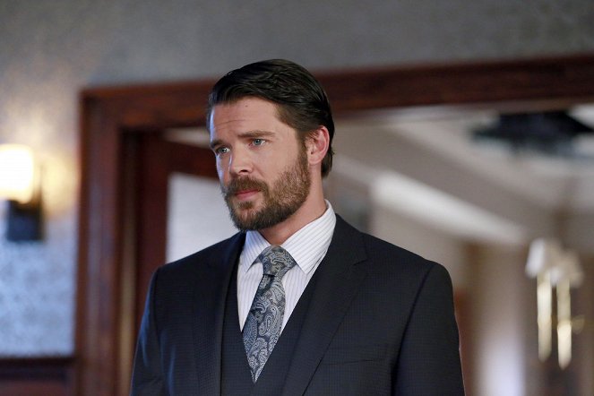 How to Get Away with Murder - We're Not Friends - Photos - Charlie Weber