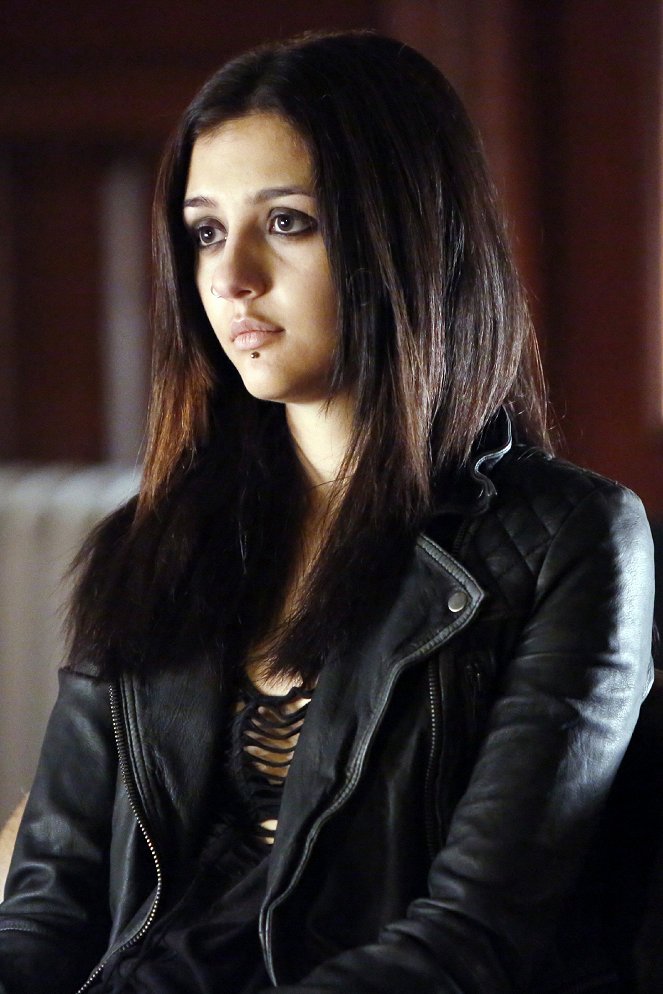 How to Get Away with Murder - Season 1 - We're Not Friends - Photos - Katie Findlay