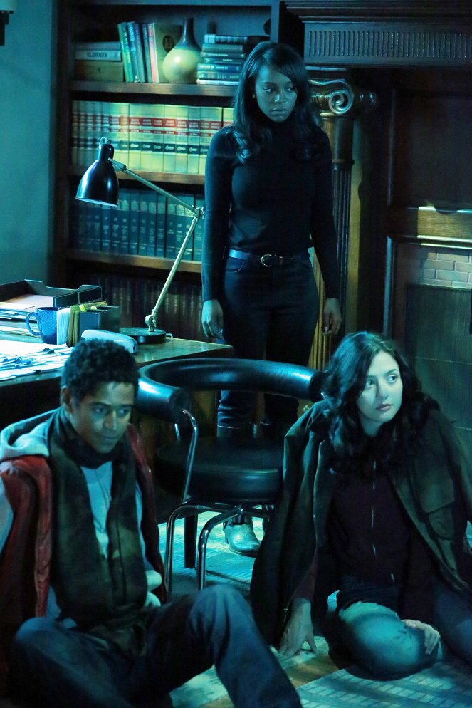 How to Get Away with Murder - Season 1 - Freakin' Whack-a-Mole - Photos - Alfred Enoch, Aja Naomi King, Katie Findlay