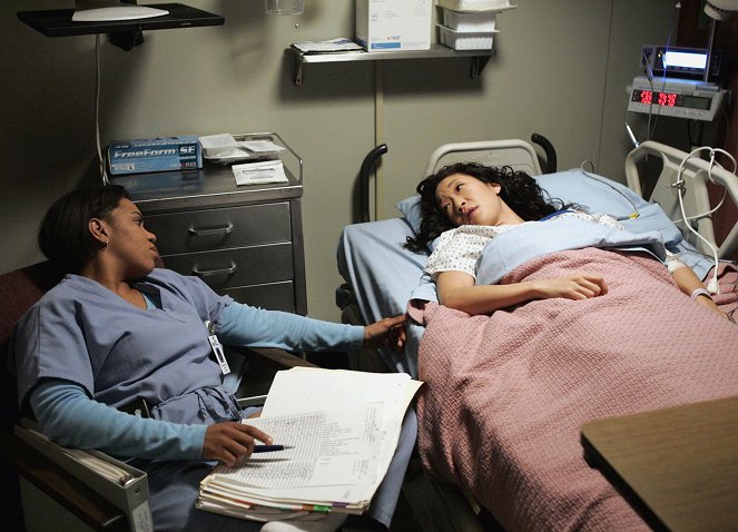 Grey's Anatomy - Season 2 - Make Me Lose Control - Photos - Chandra Wilson, Sandra Oh