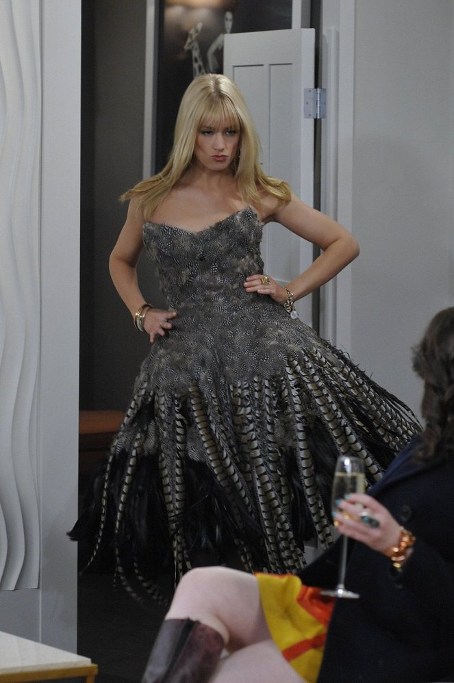 2 Broke Girls - And Martha Stewart Have A Ball: Part Two - Do filme - Beth Behrs