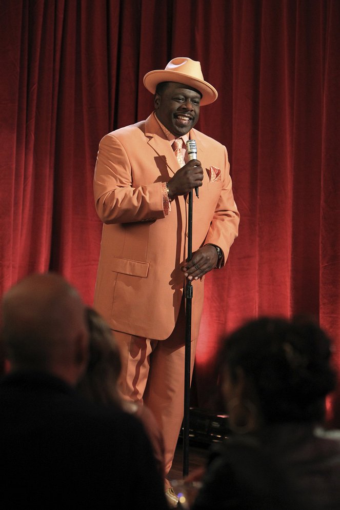 2 Broke Girls - And the Pre-Approved Credit Card - Photos - Cedric the Entertainer