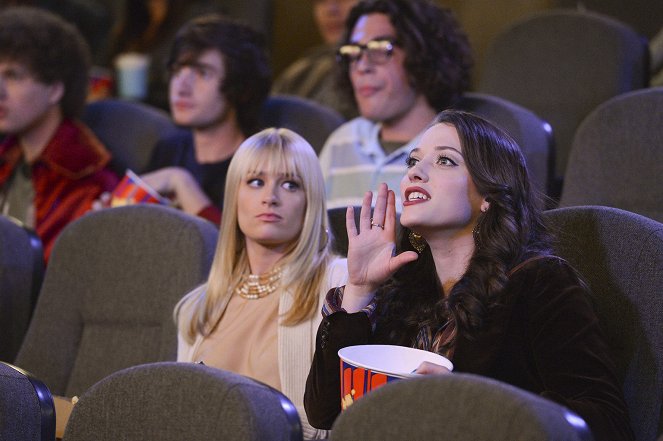 2 Broke Girls - And the Hold Up - Photos - Beth Behrs, Kat Dennings