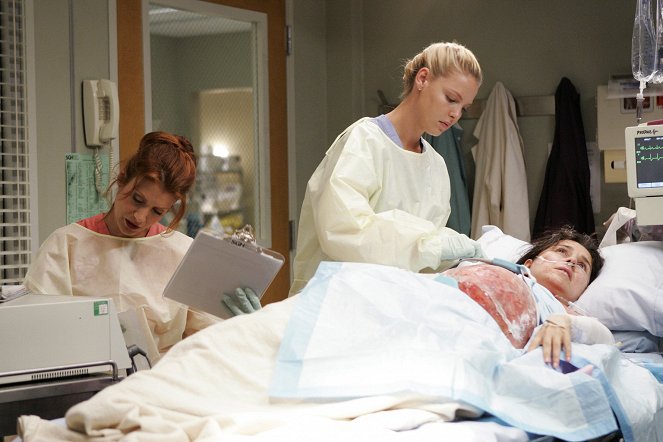 Grey's Anatomy - Season 2 - Into You Like a Train - Photos - Kate Walsh, Katherine Heigl