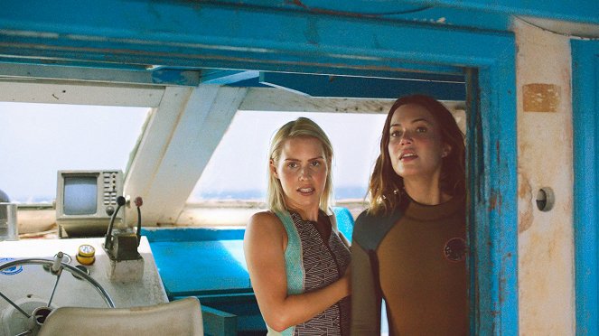 47 Meters Down - Photos - Claire Holt, Mandy Moore