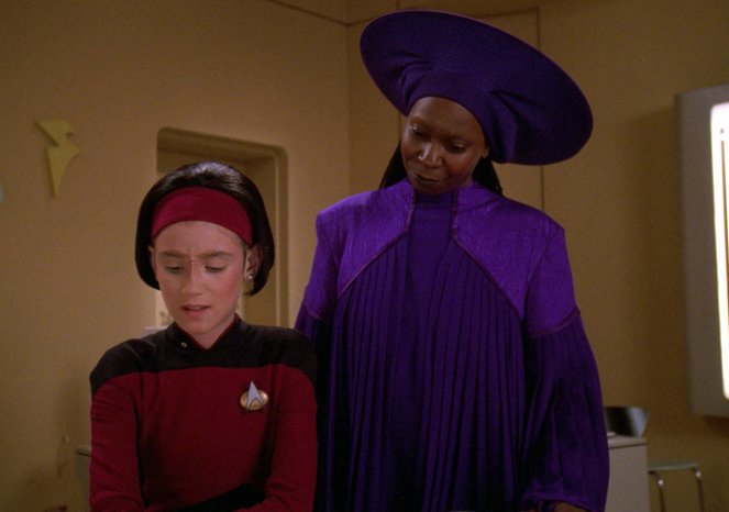 Star Trek: The Next Generation - Season 6 - Rascals - Photos - Megan Parlen, Whoopi Goldberg