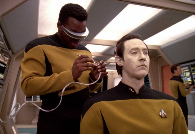 Star Trek: The Next Generation - Season 6 - A Fistful of Datas - Photos - LeVar Burton, Brent Spiner