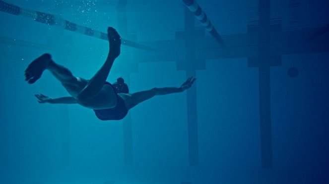 12 Feet Deep - Gefangen im Wasser - Filmfotos