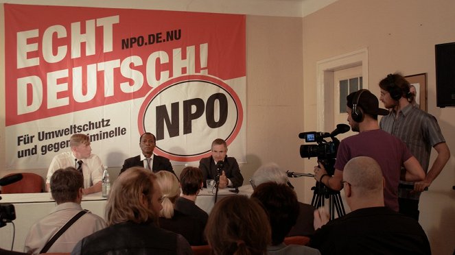 Der schwarze Nazi - Kuvat elokuvasta - Christian Weber, Aloysius Itoka, Bernd-Michael Baier