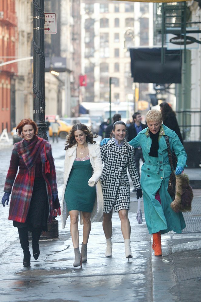 Seks w wielkim mieście - Season 6 - Amerykanka w Paryżu: część 2 - Z filmu - Cynthia Nixon, Sarah Jessica Parker, Kristin Davis, Kim Cattrall