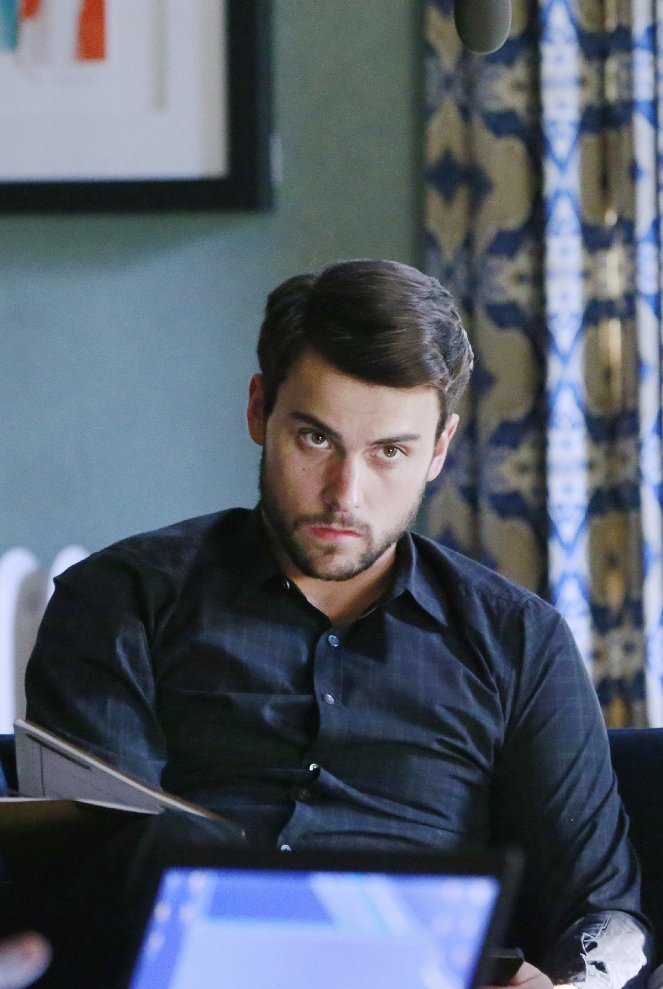 How to Get Away with Murder - Season 1 - Best Christmas Ever - Photos - Jack Falahee