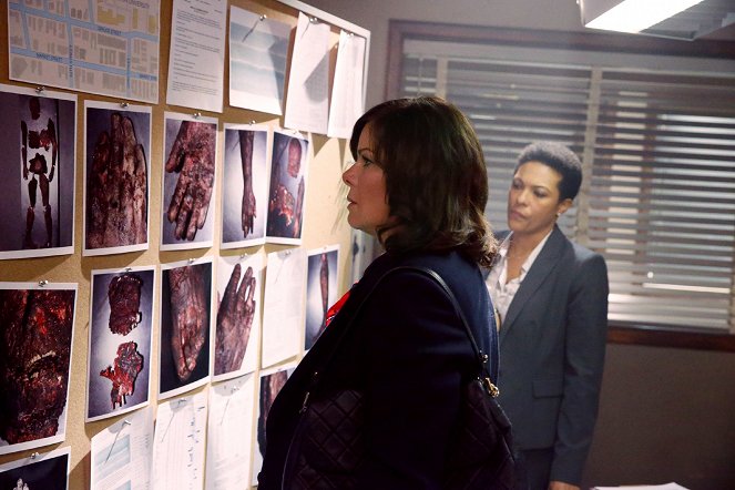 How to Get Away with Murder - She's a Murderer - Photos - Marcia Gay Harden, April Parker-Jones