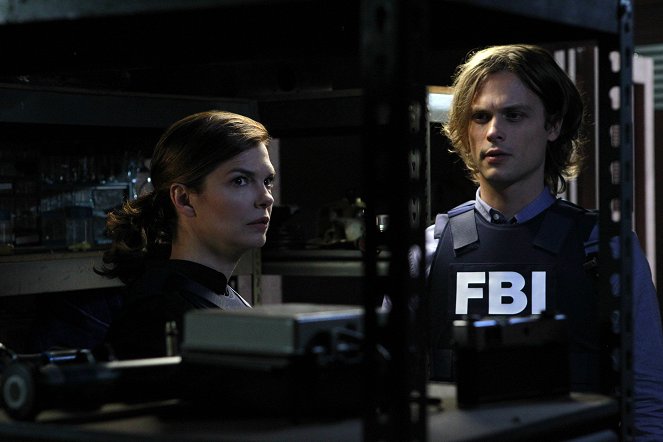 Criminal Minds - Season 8 - God Complex - Van film - Jeanne Tripplehorn, Matthew Gray Gubler
