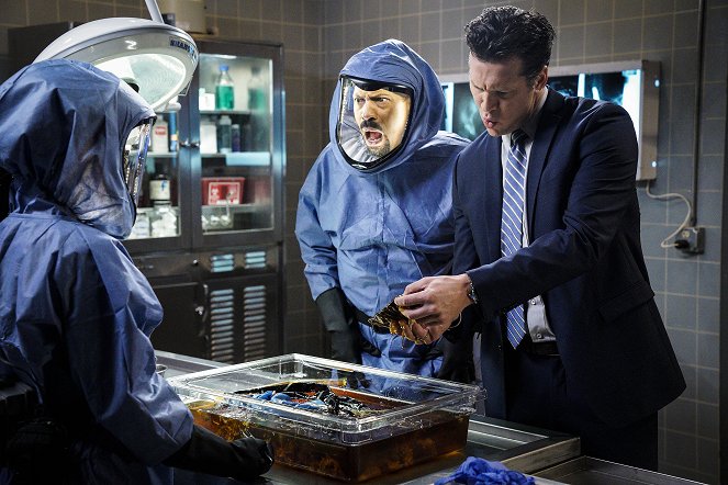Angie Tribeca - Germs of Endearment - Photos - Deon Cole, Hayes MacArthur