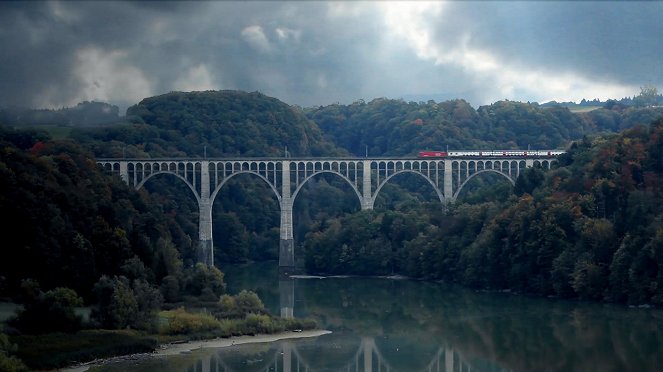 Beyond the Bridge - Van film