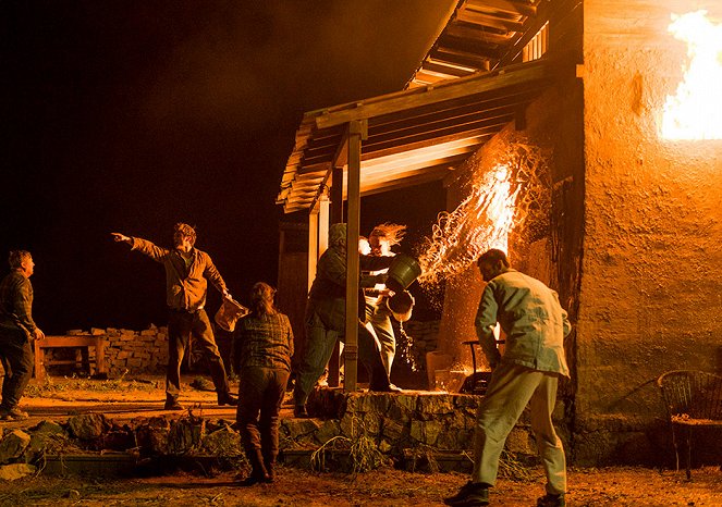 Fear the Walking Dead - Vízben égni, lángokba fulladni - Filmfotók