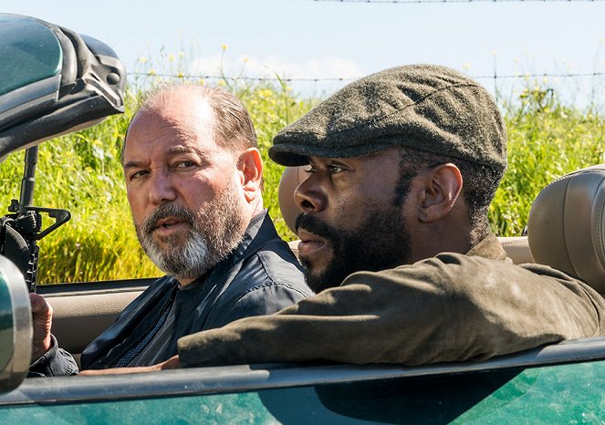Fear the Walking Dead - Burning in Water, Drowning in Flame - Photos - Rubén Blades, Colman Domingo