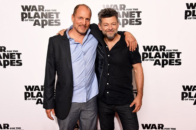 Sota apinoiden planeetasta - Tapahtumista - Screening of "War For The Planet Of The Apes" at The Ham Yard Hotel on June 19, 2017 in London, England. - Woody Harrelson, Andy Serkis