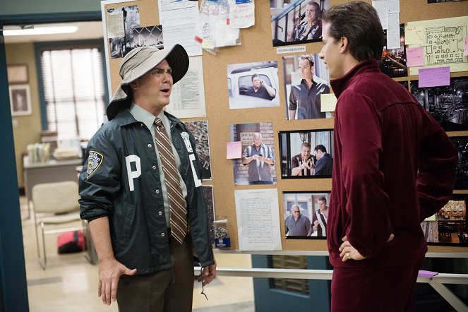 Brooklyn Nine-Nine - Season 2 - Undercover - Van film - Joe Lo Truglio, Andy Samberg