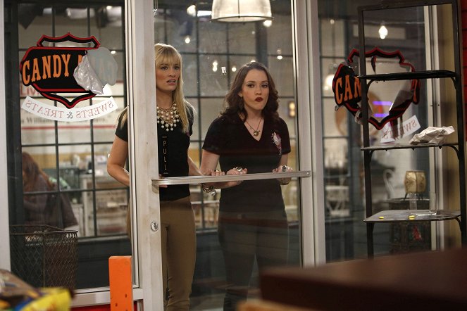 2 Broke Girls - And the Psychic Shakedown - Photos - Beth Behrs, Kat Dennings