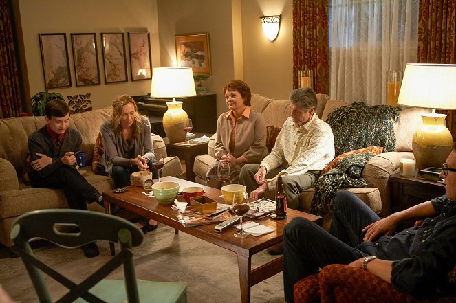 United States of Tara - Transition - Photos - Keir Gilchrist, Toni Collette, Pamela Reed, Fred Ward