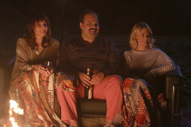 The Last Man on Earth - Bremsspur - Filmfotos - Mary Steenburgen, Mel Rodriguez, January Jones