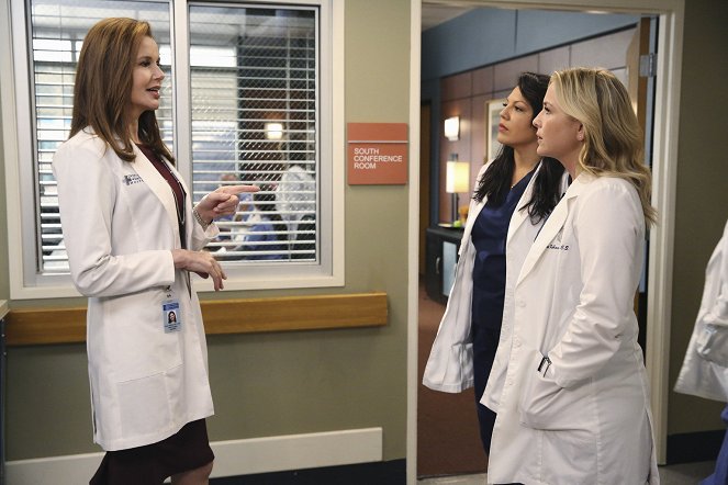 Chirurdzy - Season 11 - Wszystko gdzieś uleciało - Z filmu - Geena Davis, Sara Ramirez, Jessica Capshaw