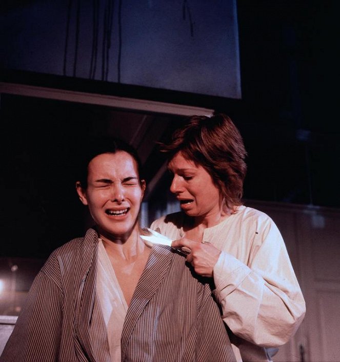 Day of the Idiots - Photos - Carole Bouquet, Jana Plichtová