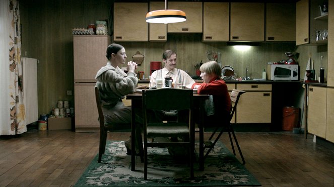 Der Bunker - Kuvat elokuvasta - Oona von Maydell, David Scheller, Daniel Fripan