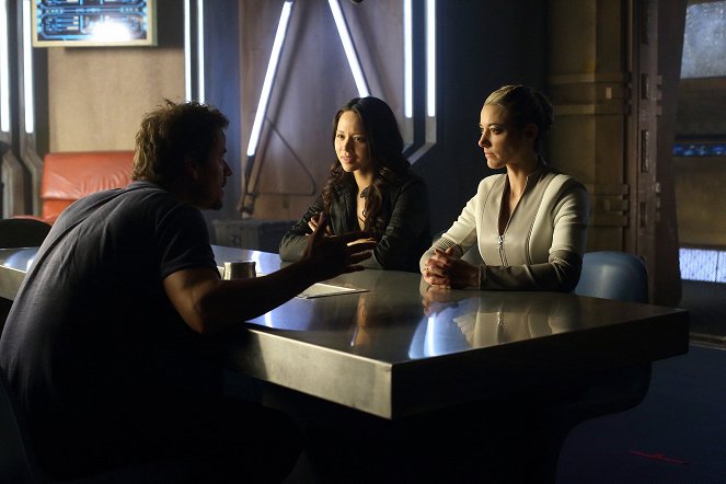 Dark Matter - All the Time in the World - Photos - Melissa O'Neil, Zoie Palmer