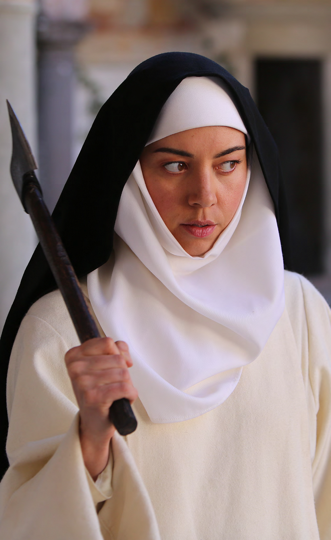 The Little Hours - Filmfotók - Aubrey Plaza